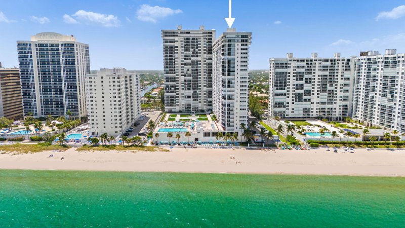 Condo for sale at Plaza South 14K
