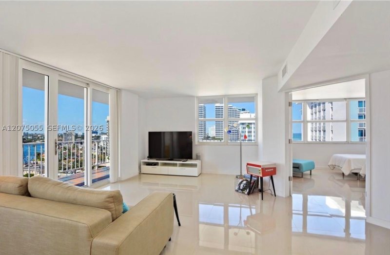 Condo for sale at Alhambra Place 10A