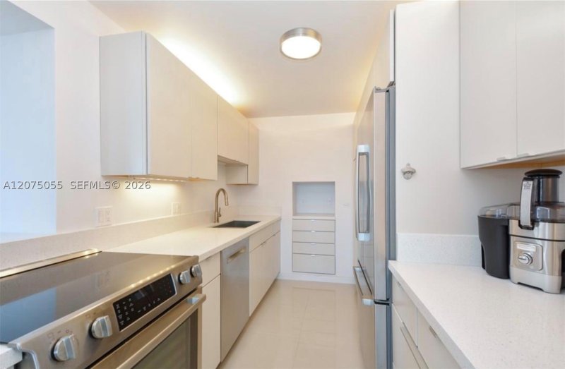Condo for sale at Alhambra Place 10A