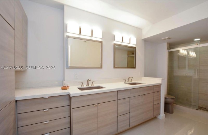 Condo for sale at Alhambra Place 10A