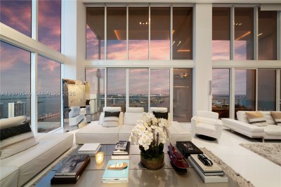 Comprar apartamento no Ten Museum Park 4403