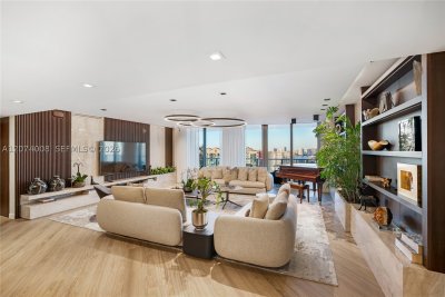 Comprar apartamento en Parque Towers at St. Tropez 5-2403
