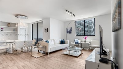 Comprar apartamento no Nine at Mary Brickell Village 2004
