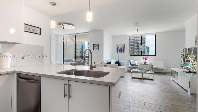 Comprar apartamento no Nine at Mary Brickell Village 2004