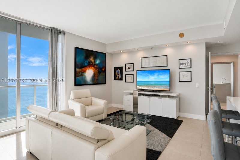 Condo for sale at Met 1 T-1816