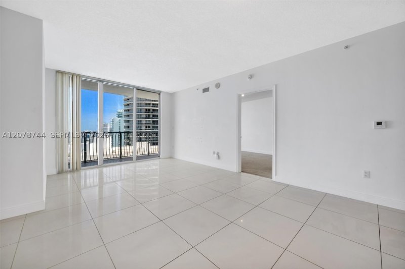 Condo for sale at Opera Tower 4011