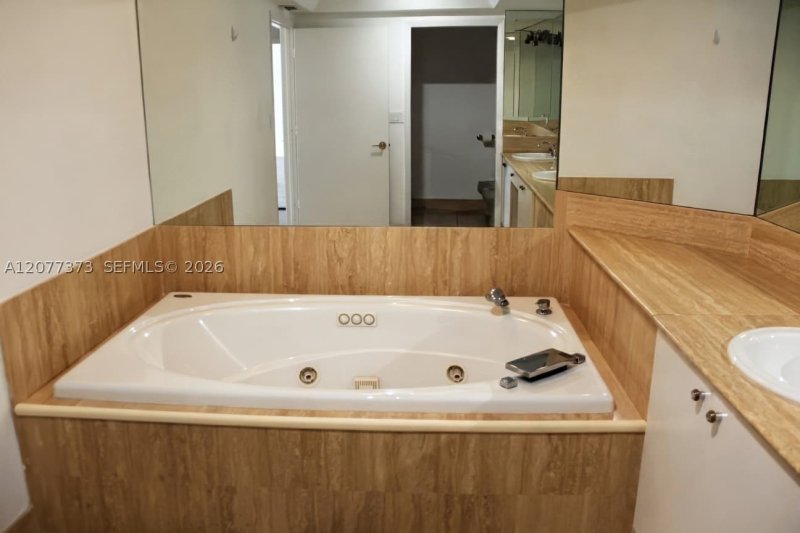 Alquiler de apartamento en 7000 Williams Island 2405