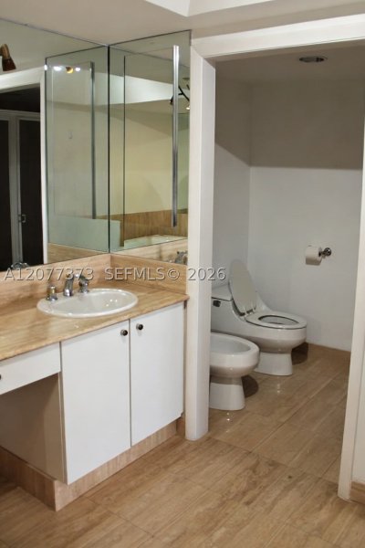 Alquiler de apartamento en 7000 Williams Island 2405