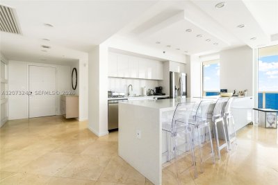 Aluguel de apartamento no Beach Club Two 1702