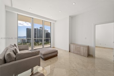 Aluguel de apartamento no Midtown Miami 2 H2210
