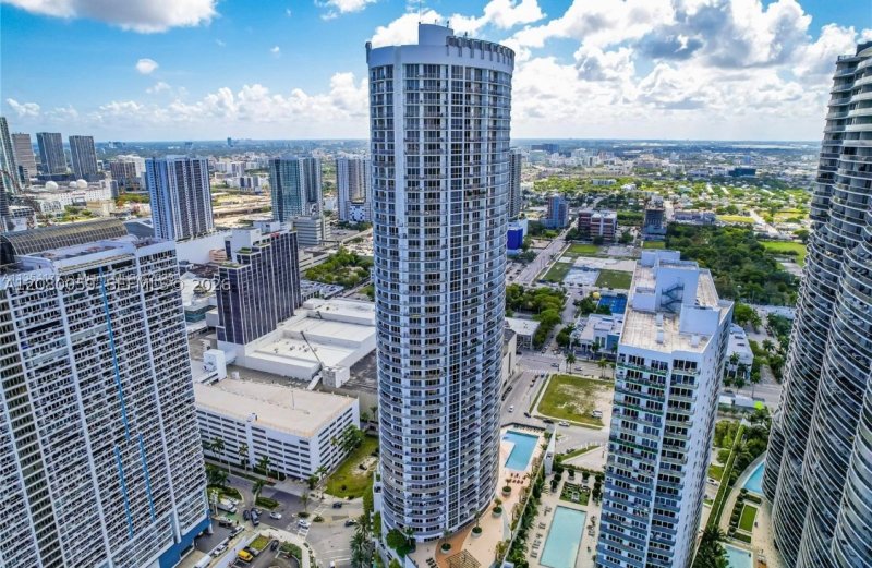 Aluguel de apartamento no Opera Tower 4305