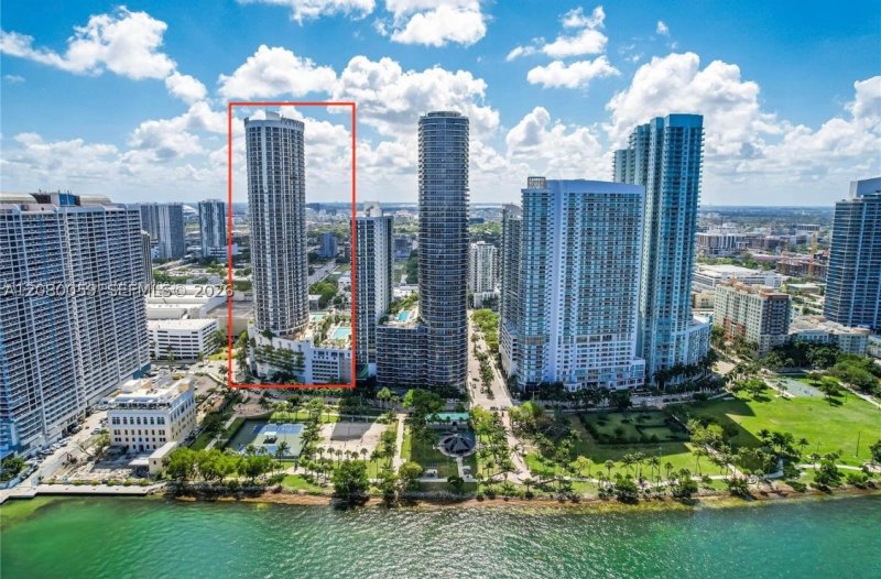 Aluguel de apartamento no Opera Tower 4305