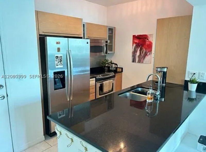 Condo for sale at The Plaza Tower I 2203