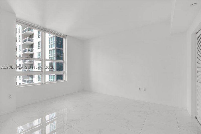 Comprar apartamento no The Plaza Tower I 2203