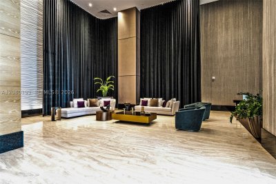 Comprar apartamento no The Plaza Tower I 2203