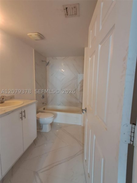 Apartment for rent at 1800 Biscayne Plaza 1704