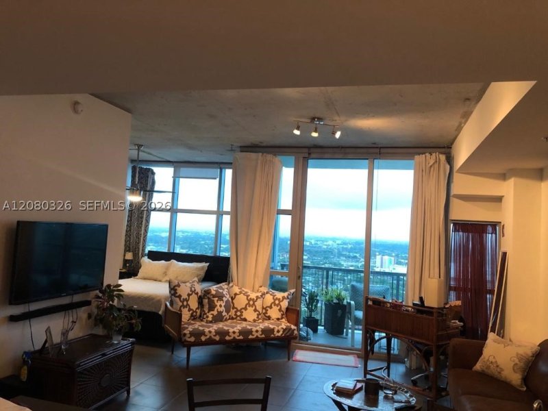 Alquiler de apartamento en Midtown Miami 4 H2803