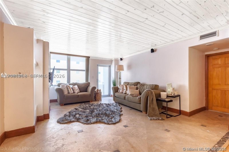 Apartment for rent at Four Winds Condo 1006