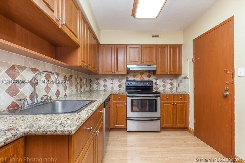 Apartment for rent at Four Winds Condo 1006