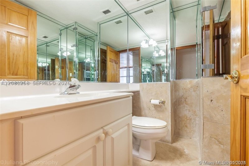 Apartment for rent at Four Winds Condo 1006