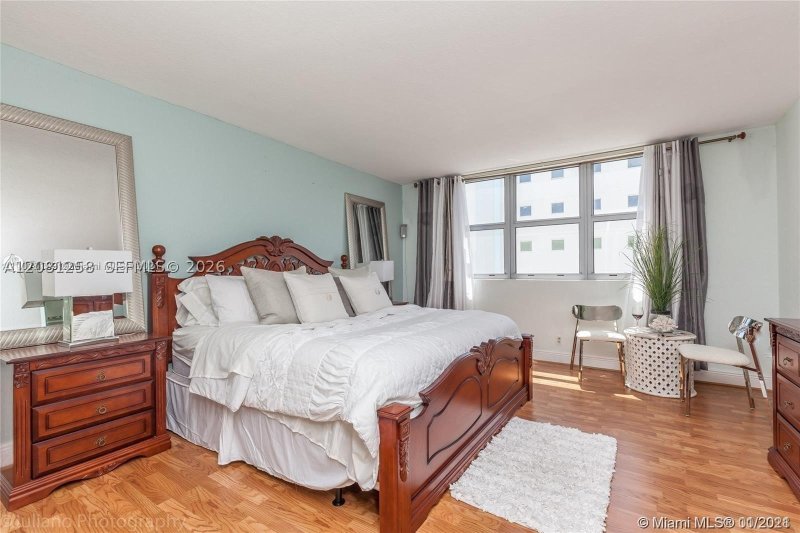Apartment for rent at Four Winds Condo 1006
