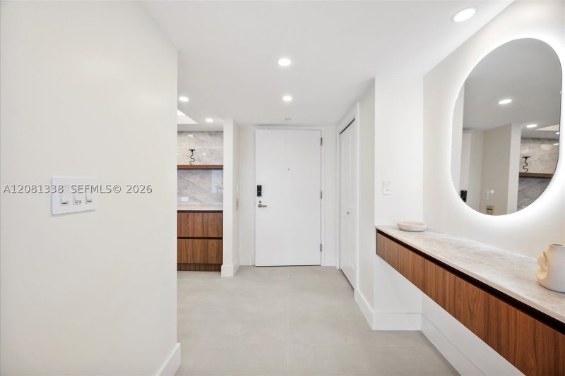 Apartment for rent at Turnberry Towers 19F