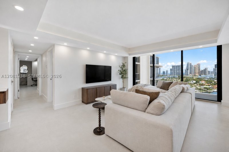 Apartment for rent at Turnberry Towers 19F