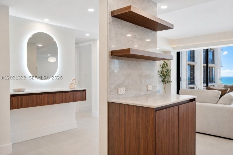 Apartment for rent at Turnberry Towers 19F