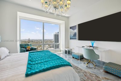 Aluguel de apartamento no Four Seasons Millenium Tower I 45C