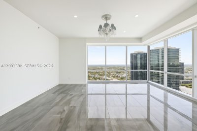 Aluguel de apartamento no Four Seasons Millenium Tower I 45C