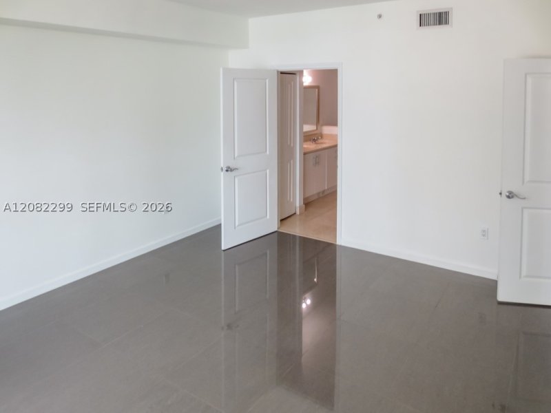 Apartment for rent at 360 Condominium West 606