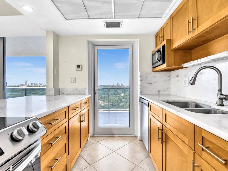 Condo for sale at Vantage View 1105