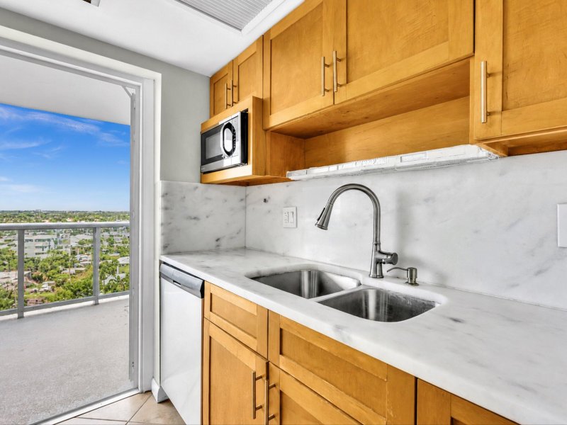 Condo for sale at Vantage View 1105