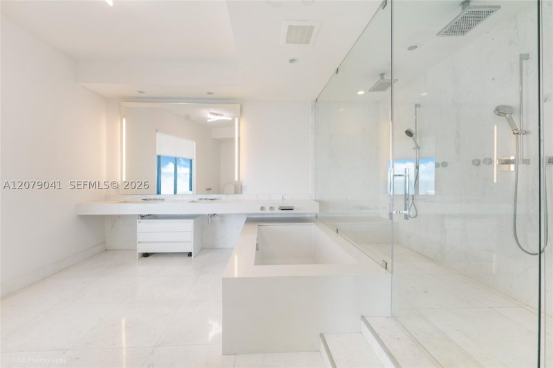 Aluguel de apartamento no Porsche Design Tower 1901