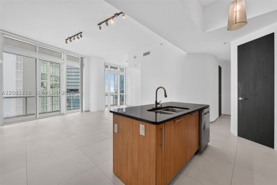 Comprar apartamento no Platinum Condo 2201