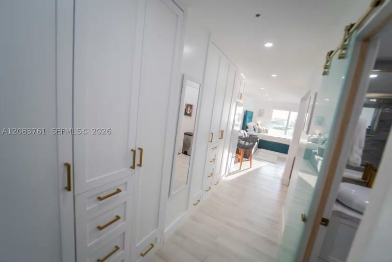Apartment for rent at Bayshore Yacht Tennis Club 903