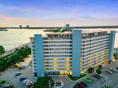 Aluguel de apartamento no Bayshore Yacht Tennis Club 903