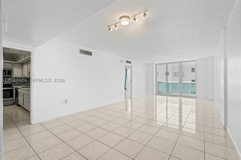Condo for sale at Carriage Club South 5E