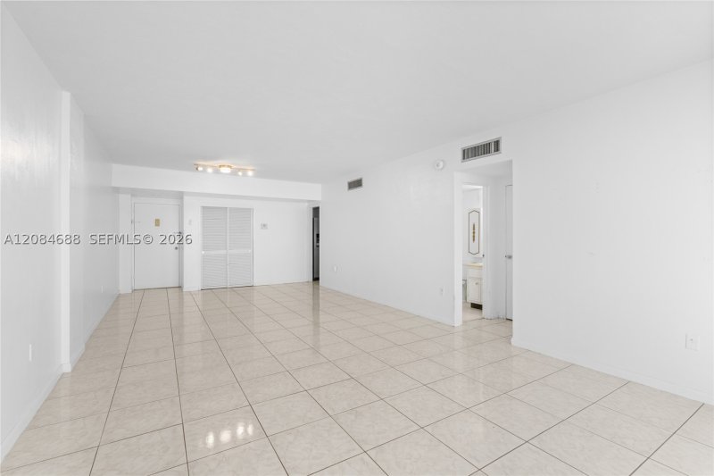 Condo for sale at Carriage Club South 5E