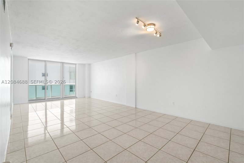 Condo for sale at Carriage Club South 5E