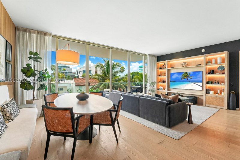 Condo for sale at Three Hundred Collins 3A