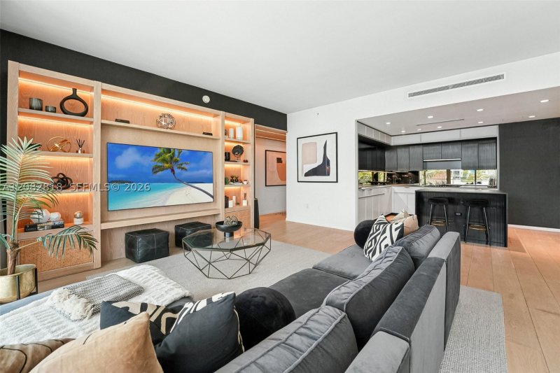 Condo for sale at Three Hundred Collins 3A