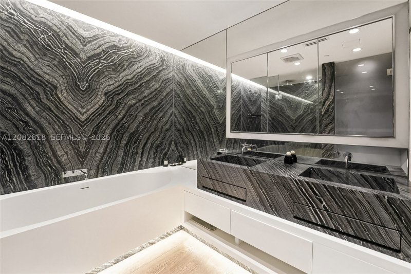 Condo for sale at Three Hundred Collins 3A