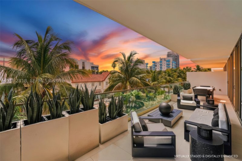 Condo for sale at Three Hundred Collins 3A