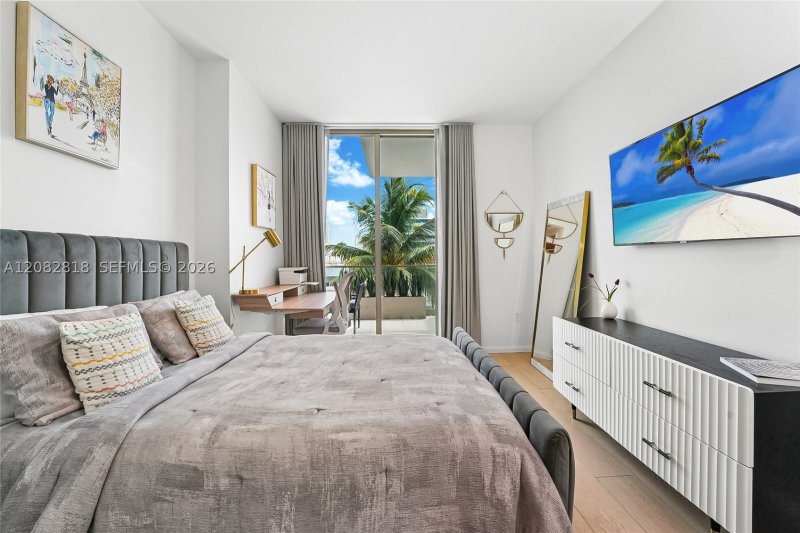 Condo for sale at Three Hundred Collins 3A