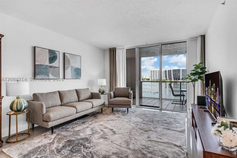 Apartment for rent at Marina Bay Club 709