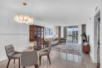 Aluguel de apartamento no Marina Bay Club 709
