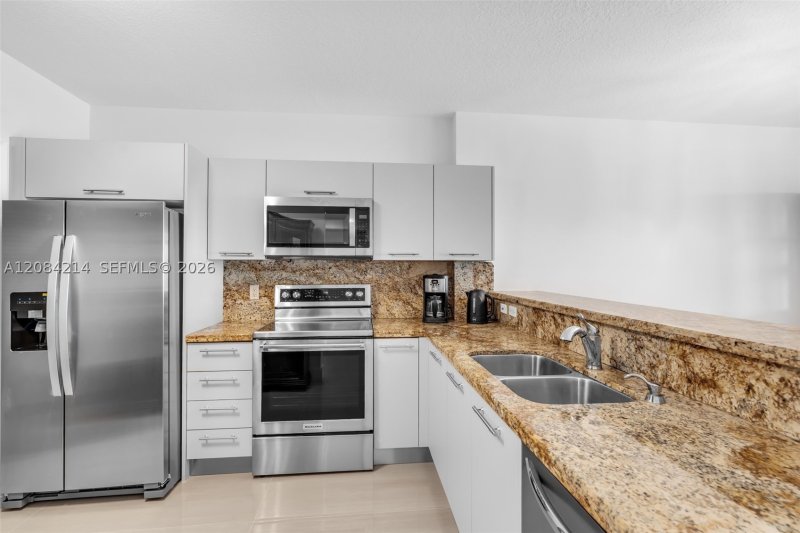 Apartment for rent at Marina Bay Club 709
