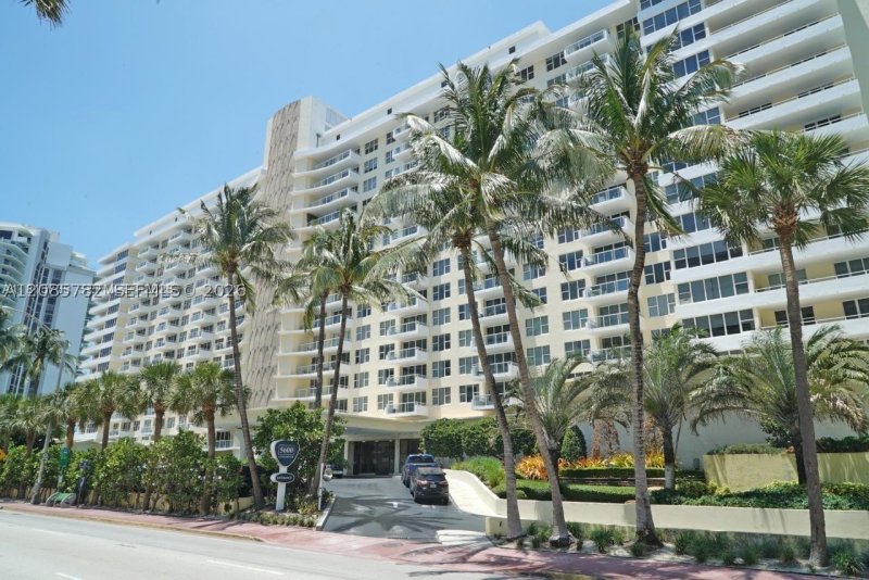 Condo for sale at 5600 Collins 5B