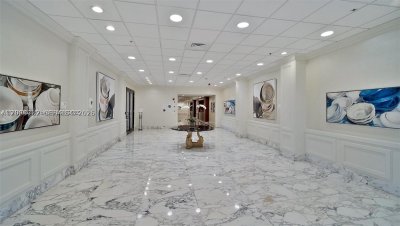 Comprar apartamento no 5600 Collins 5B